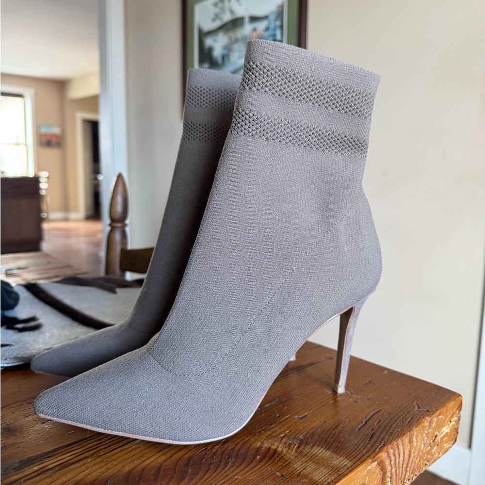Elegant Gray Women's Ankle Boots